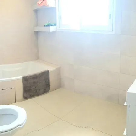 Alloggio in famiglia Privée Dans Spacieuse Avec Piscine